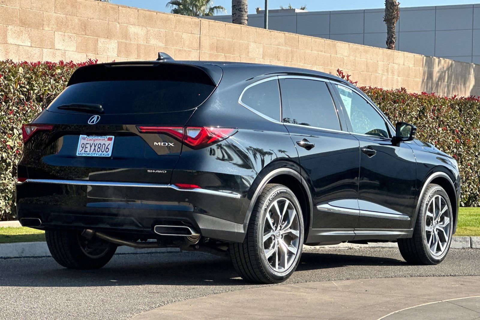 Used 2023 Acura MDX SH-AWD w/ Technology Package image 4