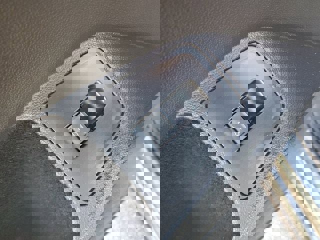 Used 2022 Volkswagen Tiguan SE R-Line image 16