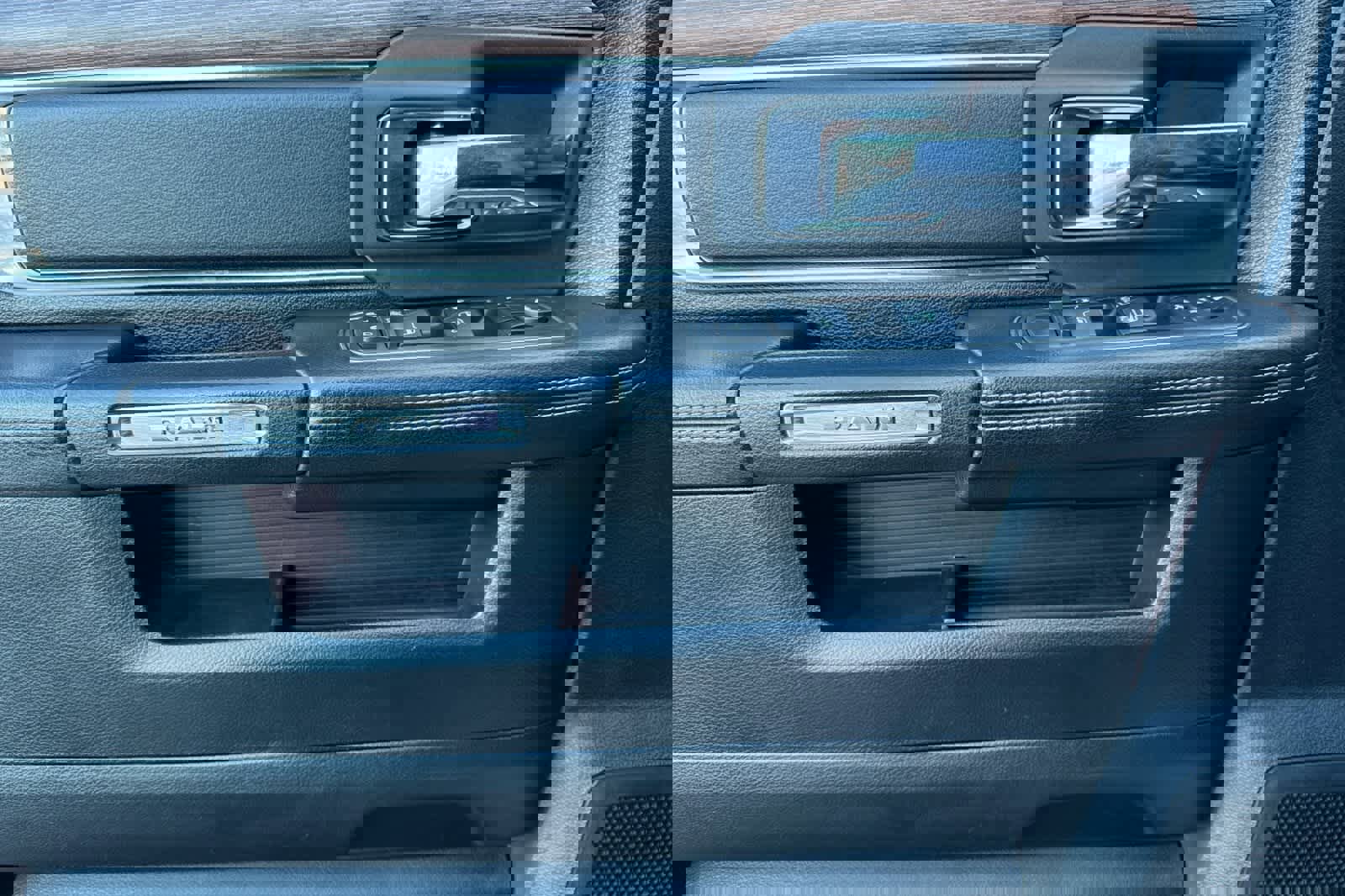 Used 2018 RAM 2500 Laramie image 12