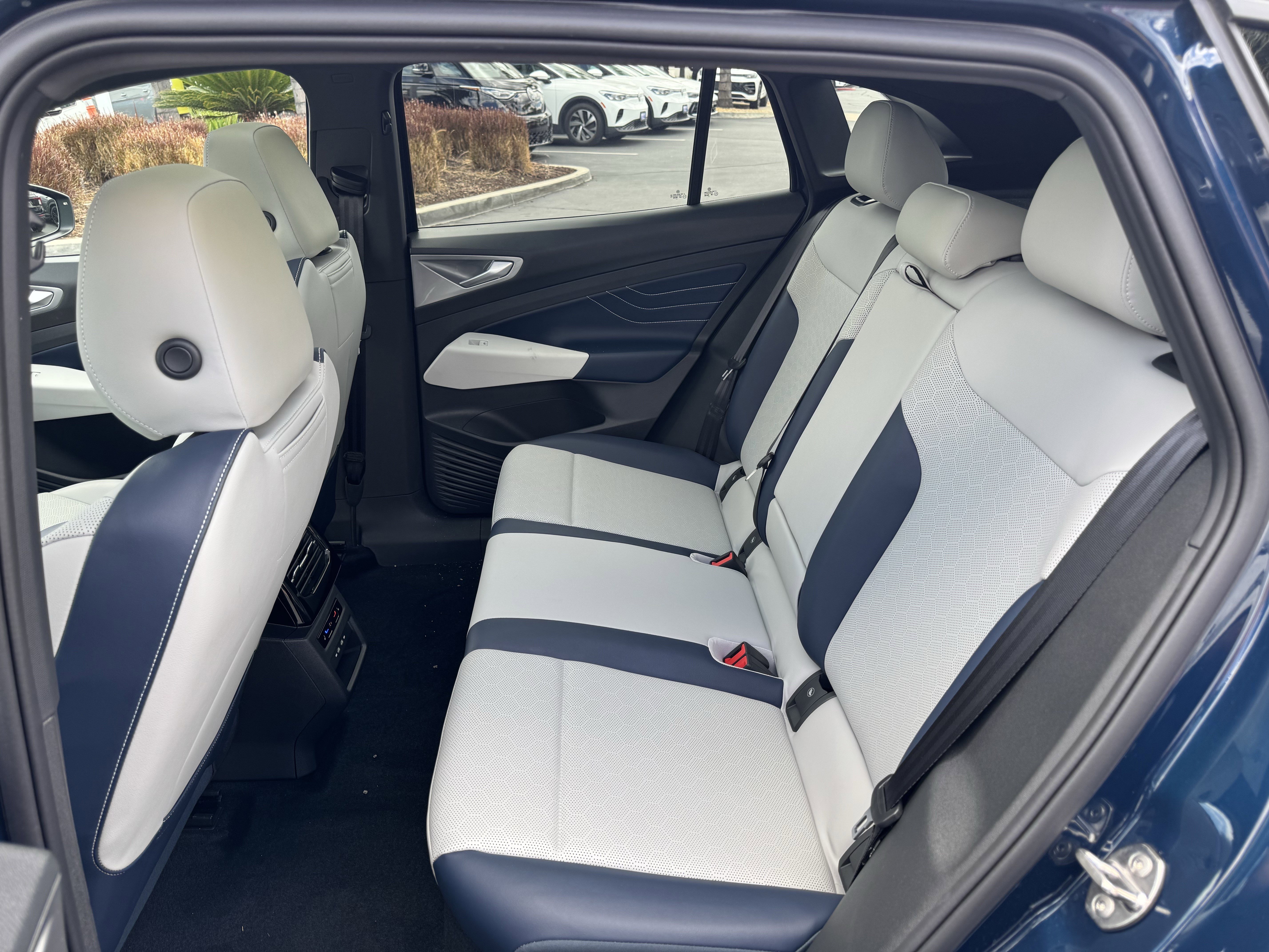 Used 2023 Volkswagen ID.4 Pro S Plus RWD image 35
