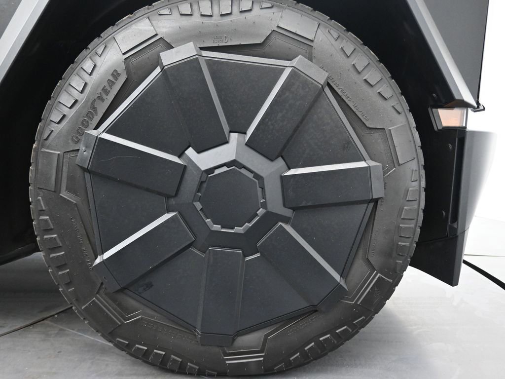 Used 2024 Tesla Cybertruck AWD Crew Cab image 11