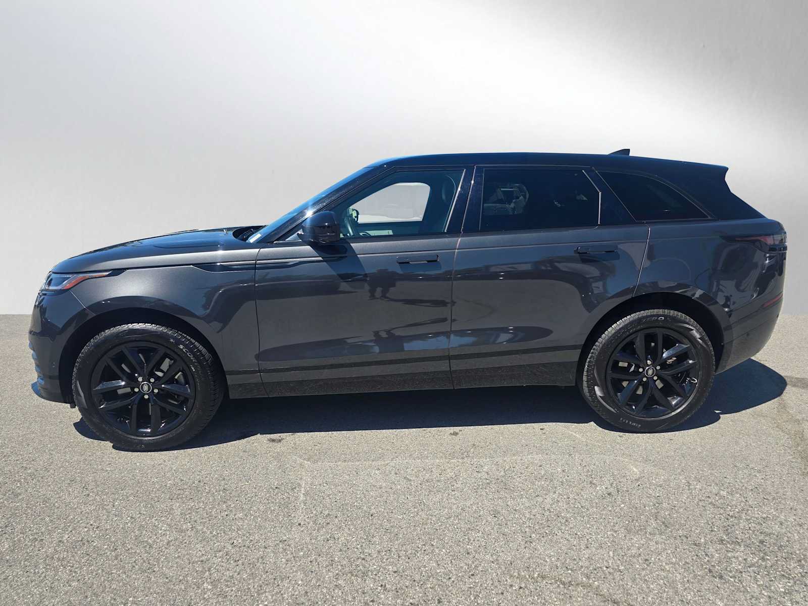 Used 2026 Land Rover Range Rover Velar Dynamic SE AWD/4WD image 2
