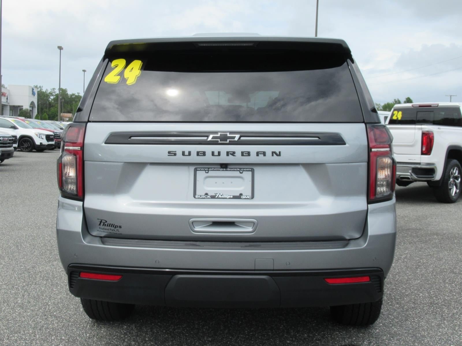 Used 2024 Chevrolet Suburban Z71 w/ Luxury Package AWD/4WD image 6