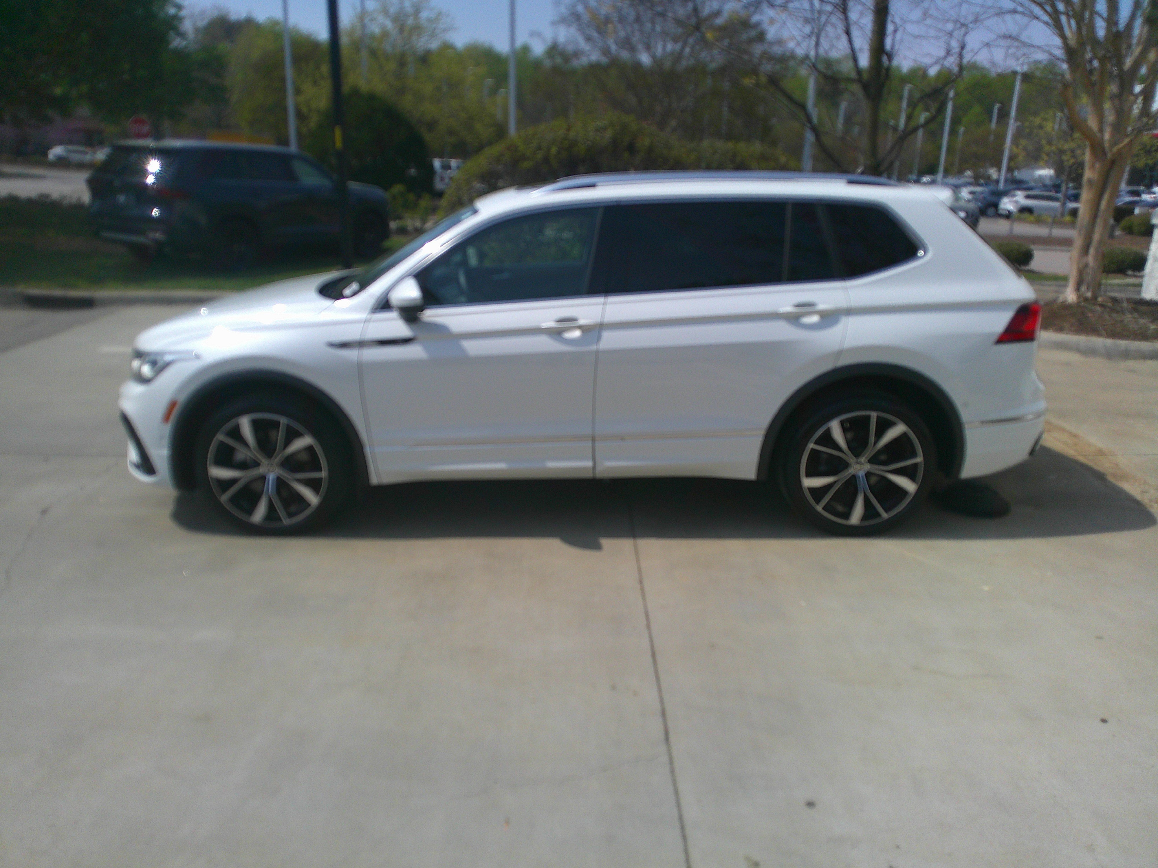 Used 2024 Volkswagen Tiguan SEL R-Line image 8