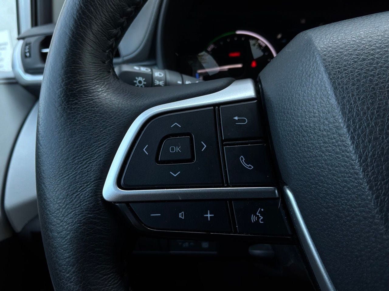 Used 2025 Toyota Sienna XLE FWD image 40