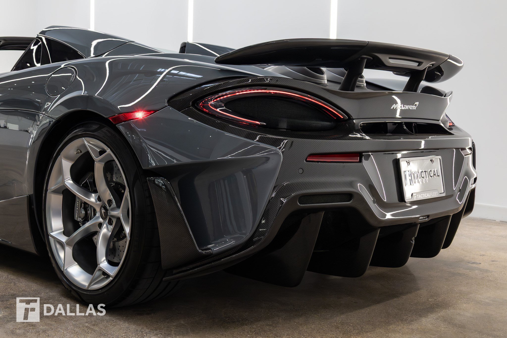 Used 2020 McLaren 600LT Spider RWD image 13