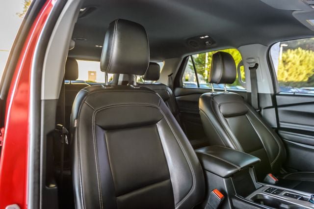 Used 2022 Ford Explorer XLT w/ Equipment Group 202A RWD image 40