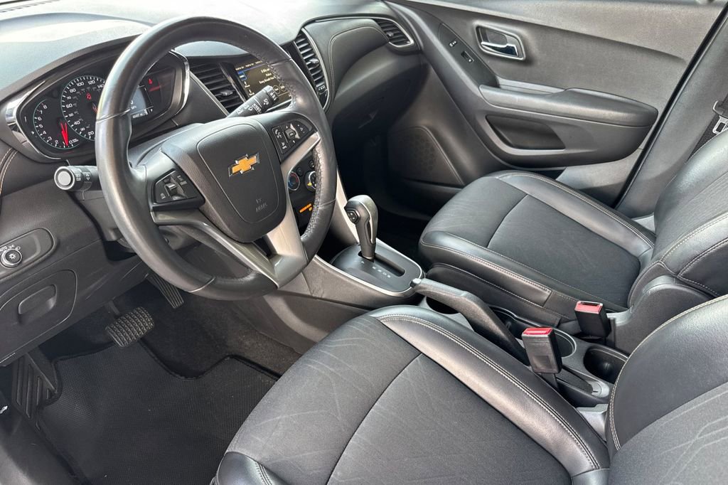 Used 2018 Chevrolet Trax LT w/ LT Convenience Package image 5
