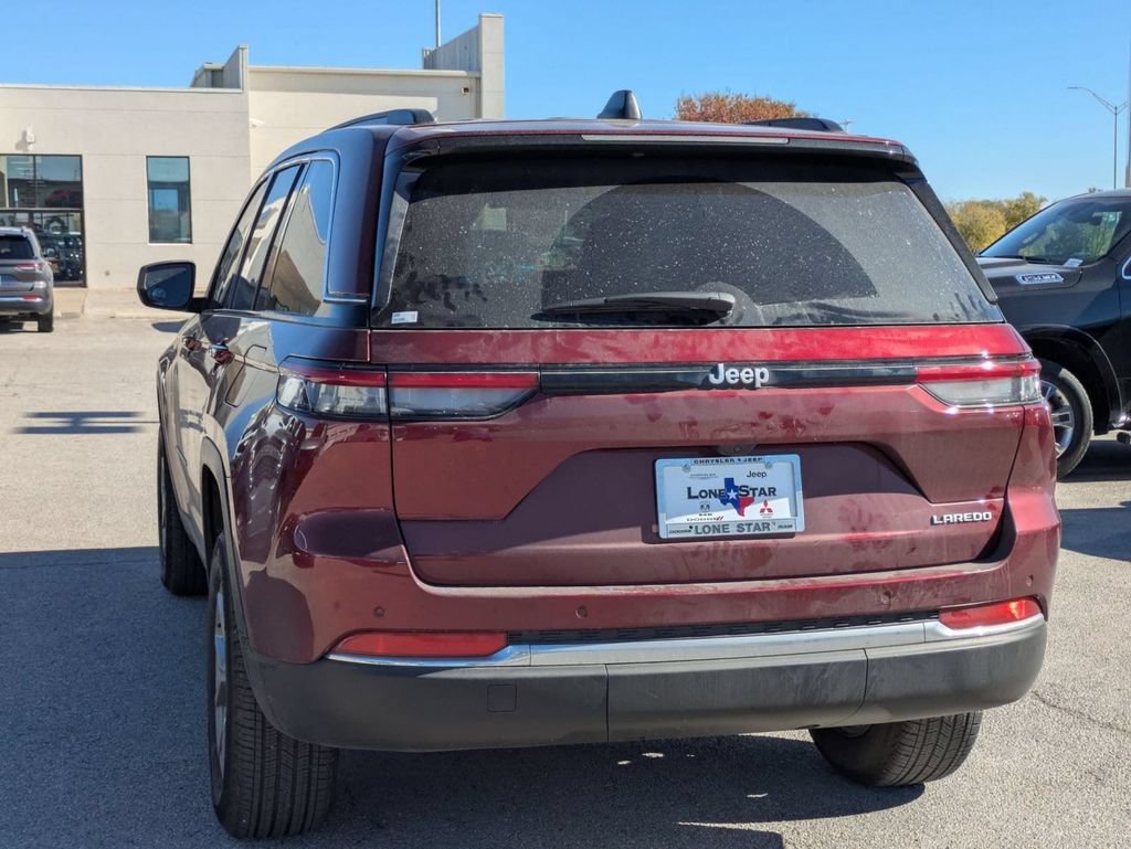 Used 2025 Jeep Grand Cherokee Laredo X RWD image 3