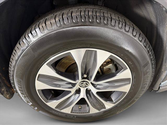 Used 2022 Toyota Highlander XLE FWD image 13