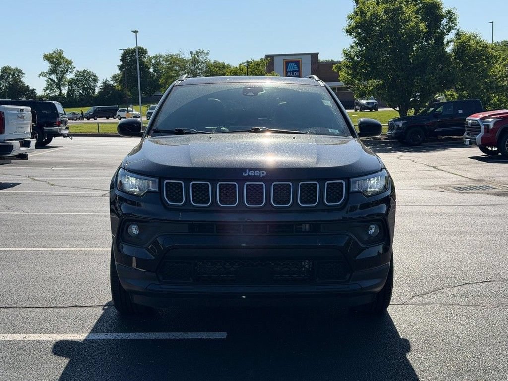 Used 2023 Jeep Compass Latitude w/ Sun and Sound Group AWD/4WD image 9