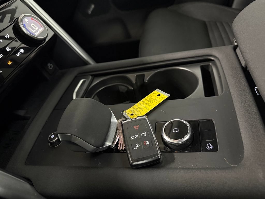 Used 2023 Land Rover Discovery S AWD/4WD image 15