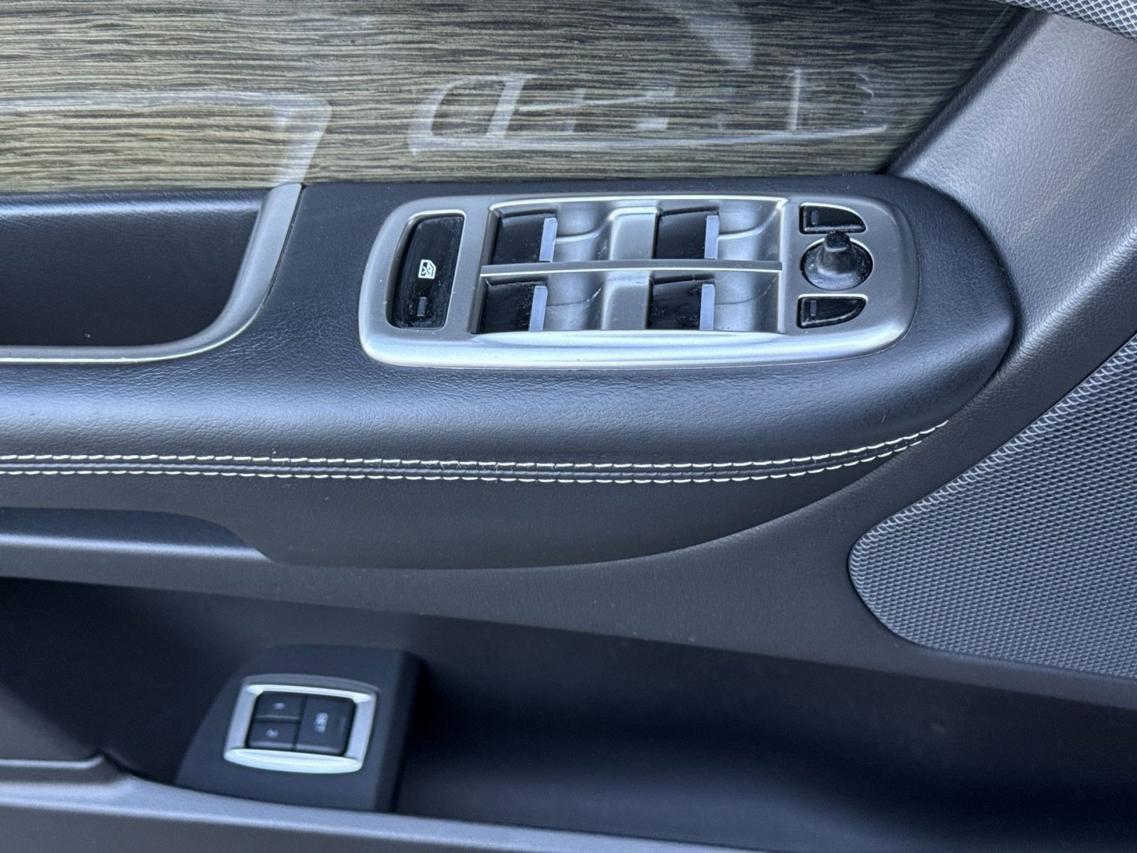 Used 2013 Jaguar XF R image 15