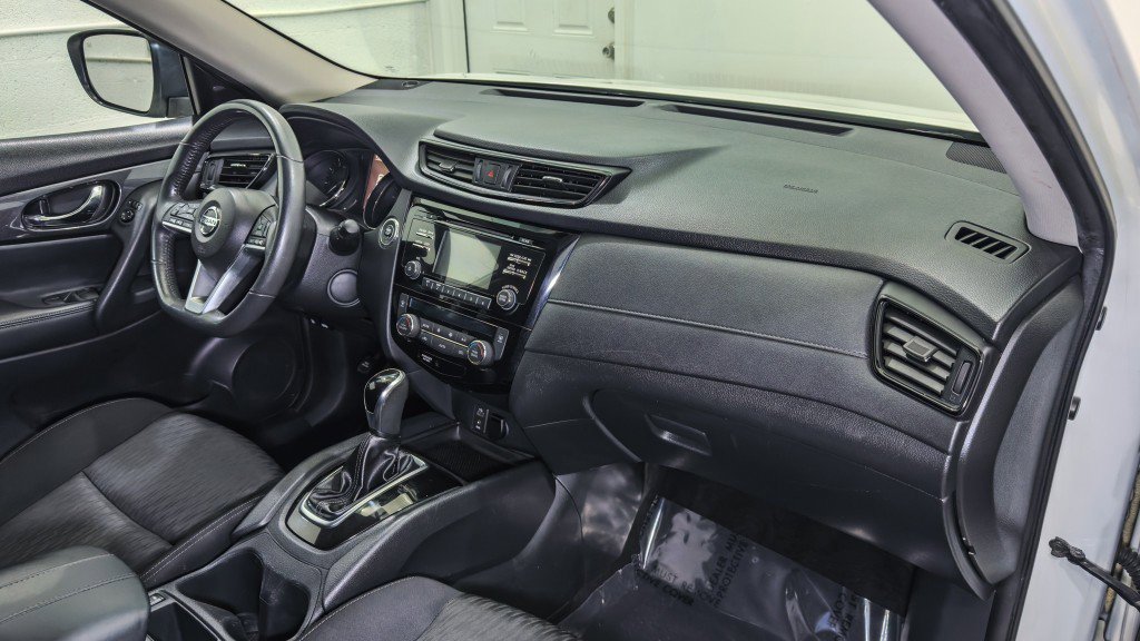 Used 2017 Nissan Rogue SV image 20