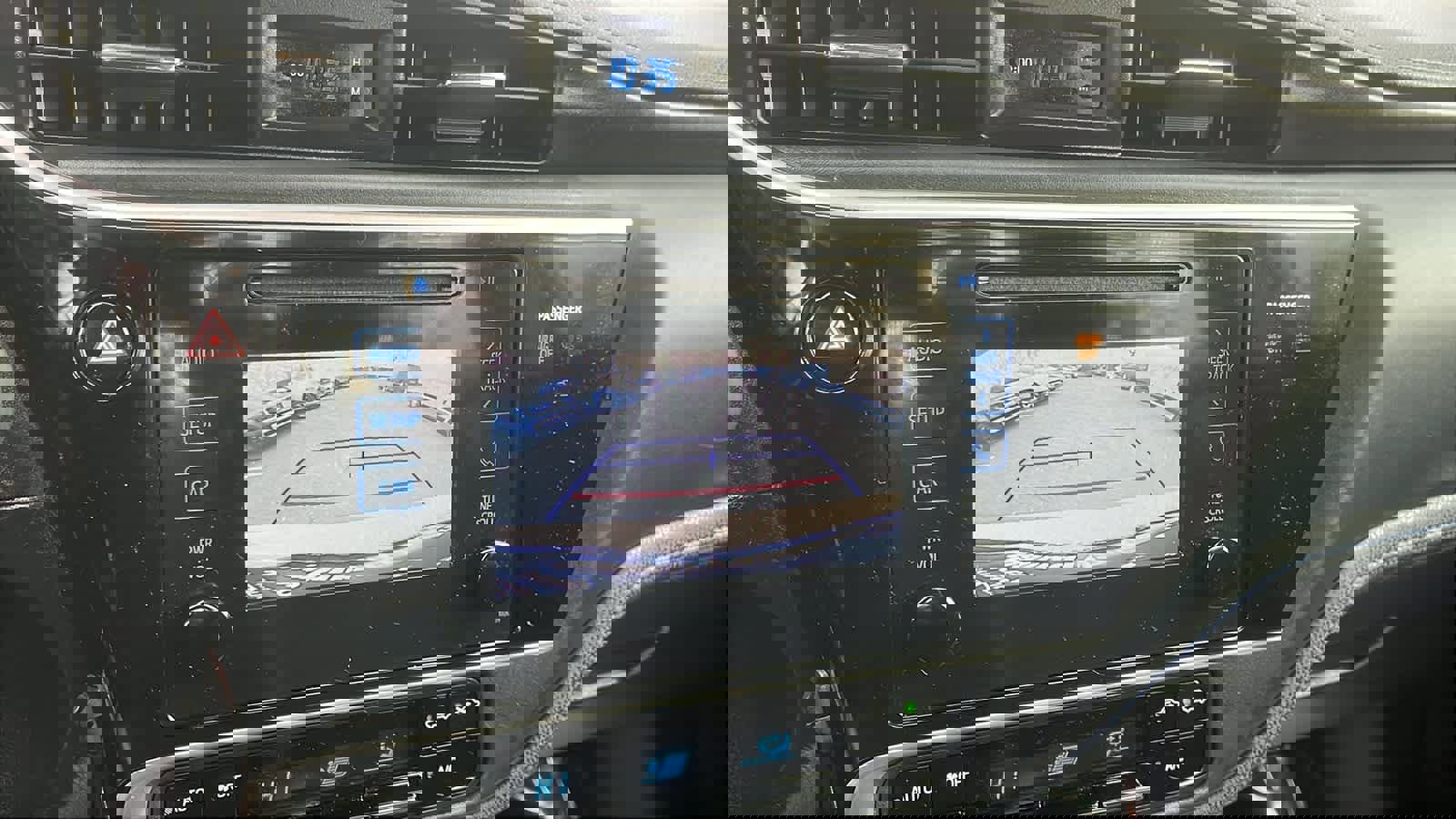 Used 2017 Toyota Corolla SE image 16