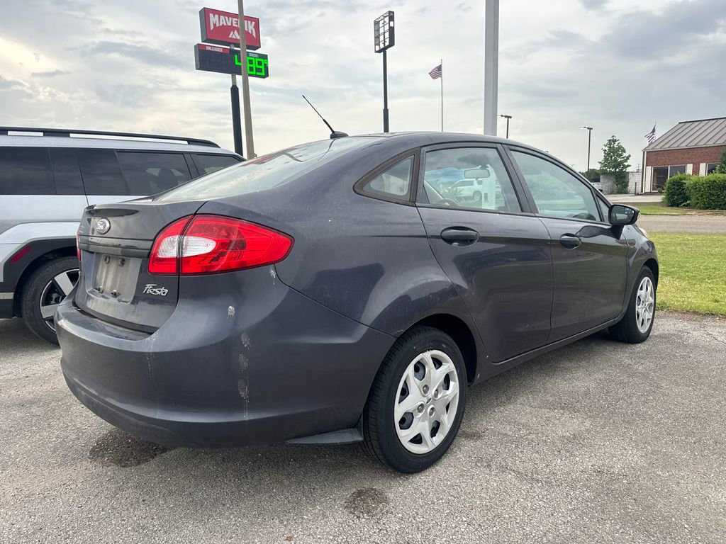 Used 2013 Ford Fiesta SE FWD image 3