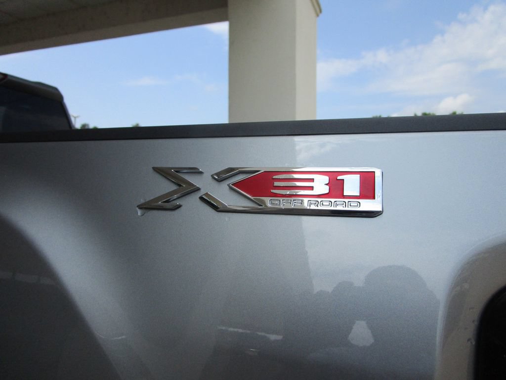 Used 2026 GMC Sierra 2500 SLE w/ SLE Value Package; AWD/4WD image 13