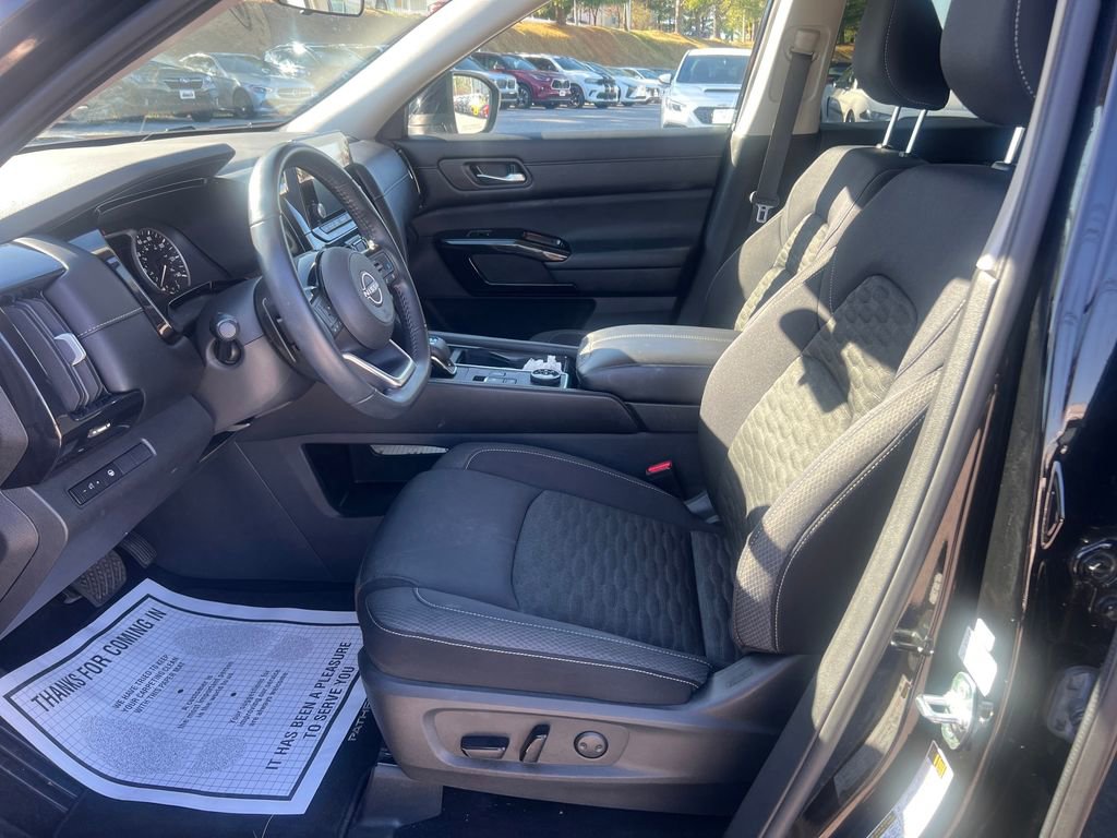 Used 2022 Nissan Pathfinder SV image 10
