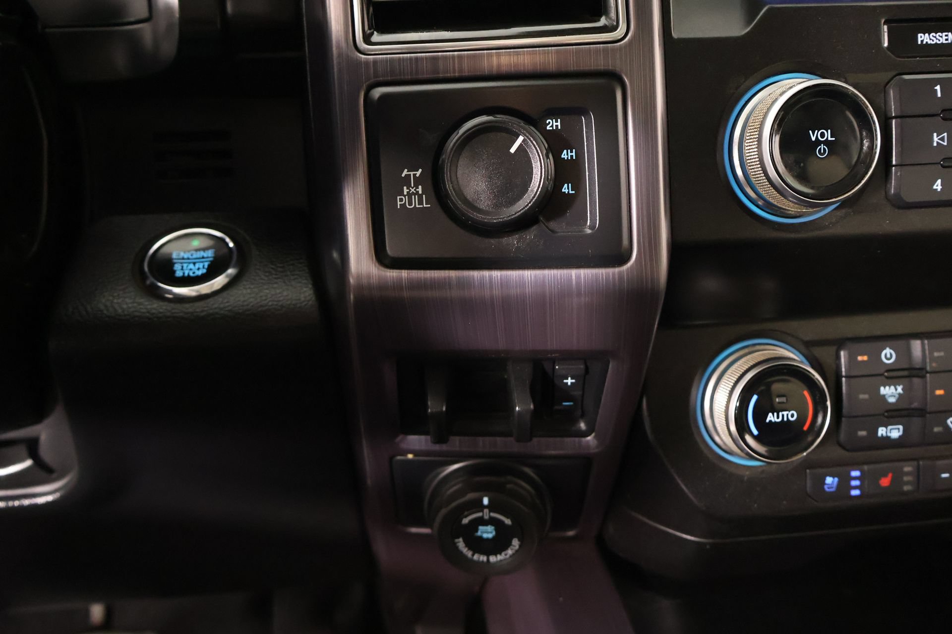 Used 2020 Ford F250 Limited AWD/4WD image 9