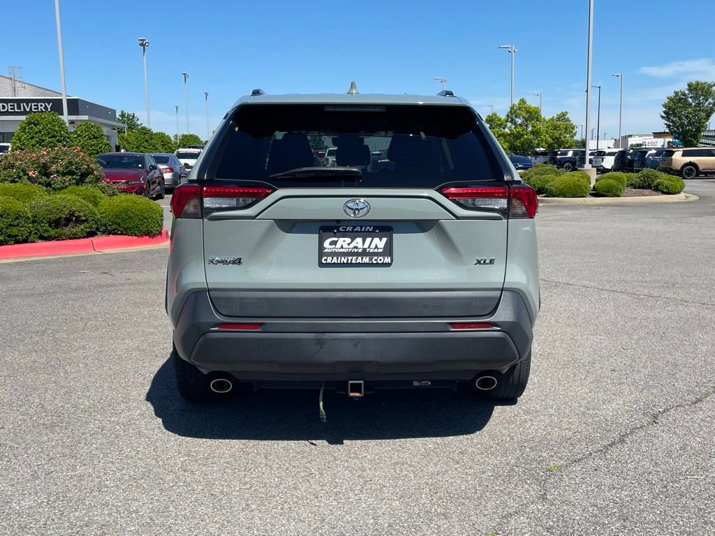 Used 2022 Toyota RAV4 XLE w/ Convenience Package FWD image 5