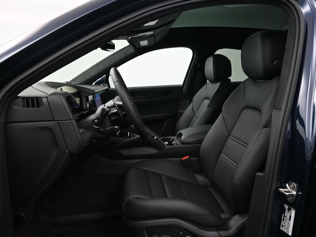 Used 2026 Porsche Cayenne GTS AWD/4WD image 5
