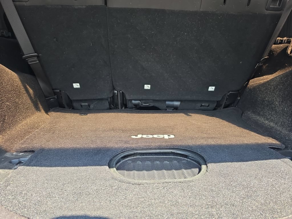Used 2016 Jeep Wrangler Unlimited Rubicon w/ Connectivity Group AWD/4WD image 28