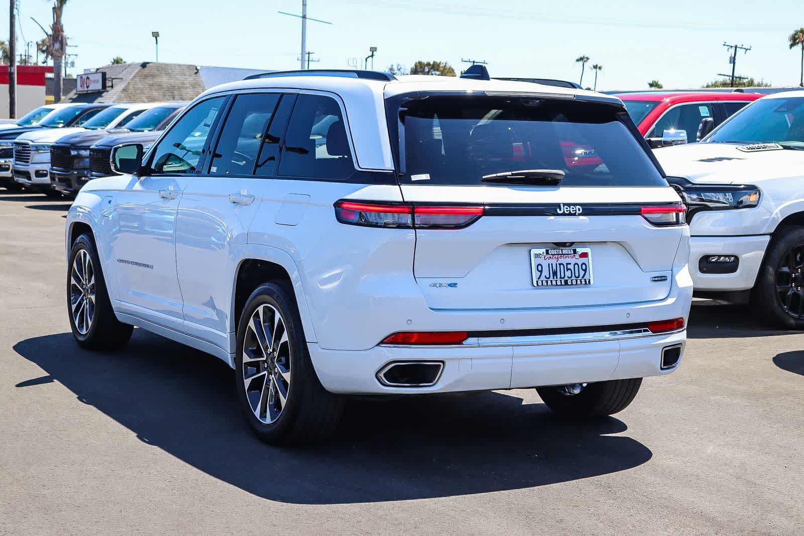 Used 2023 Jeep Grand Cherokee Overland w/ Advanced Protech Group III AWD/4WD image 6