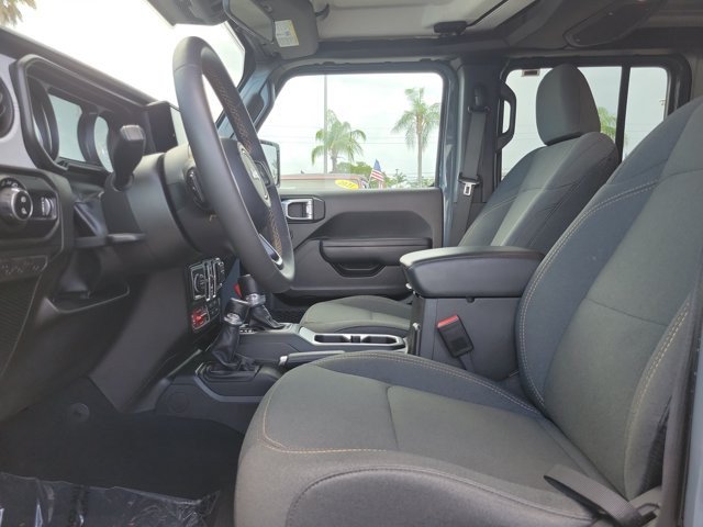 Used 2024 Jeep Gladiator Mojave AWD/4WD image 18