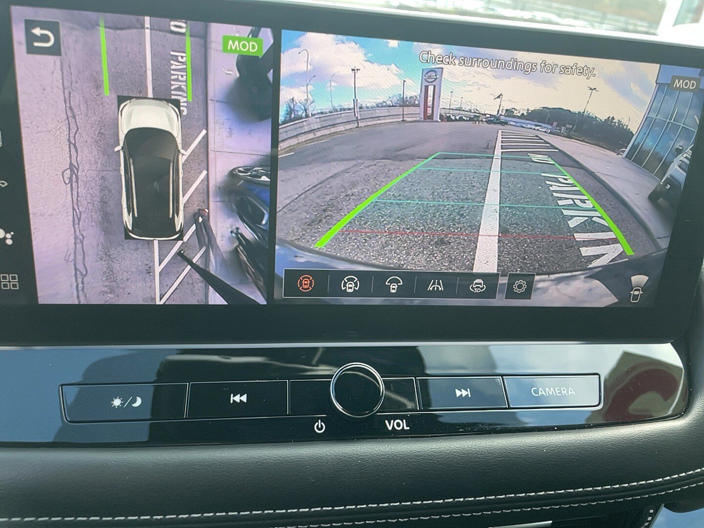 Used 2025 Nissan Rogue SL w/ Tech Package image 8