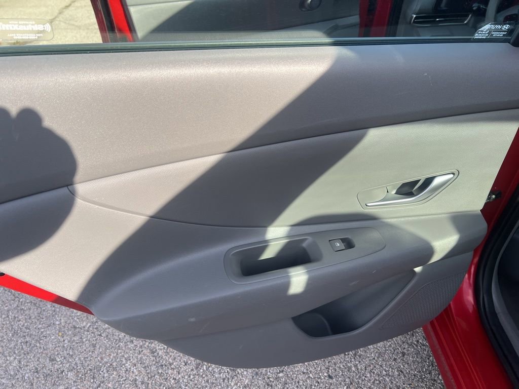 Used 2023 Hyundai Elantra SEL w/ Cargo Package image 10