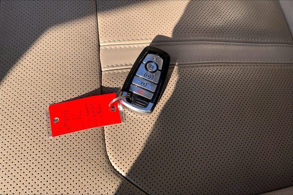 Used 2024 Ford Expedition Limited image 27