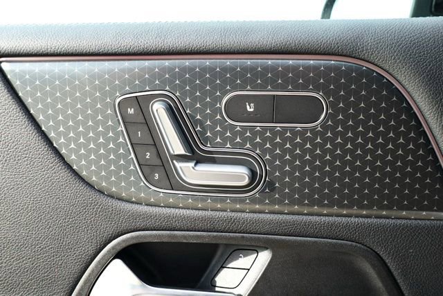 Certified 2024 Mercedes-Benz GLB 250 image 27