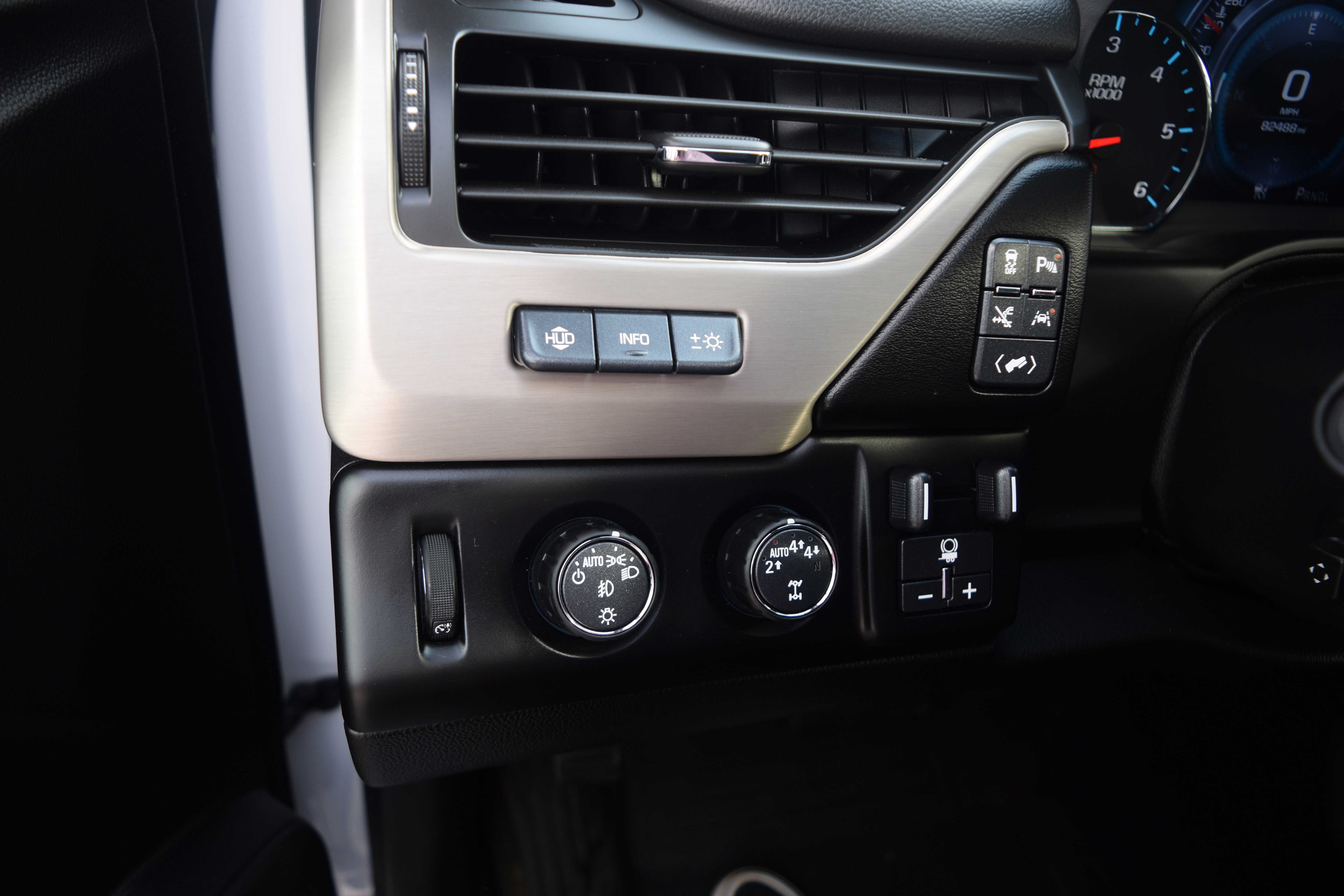Used 2018 GMC Yukon Denali image 7