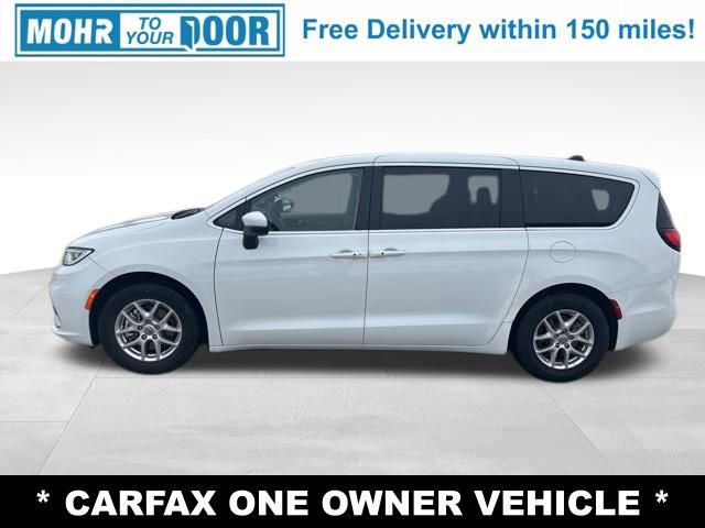 Used 2023 Chrysler Pacifica Touring-L image 2