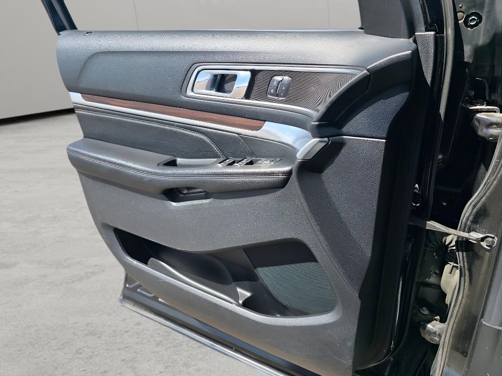 Used 2016 Ford Explorer Limited image 21