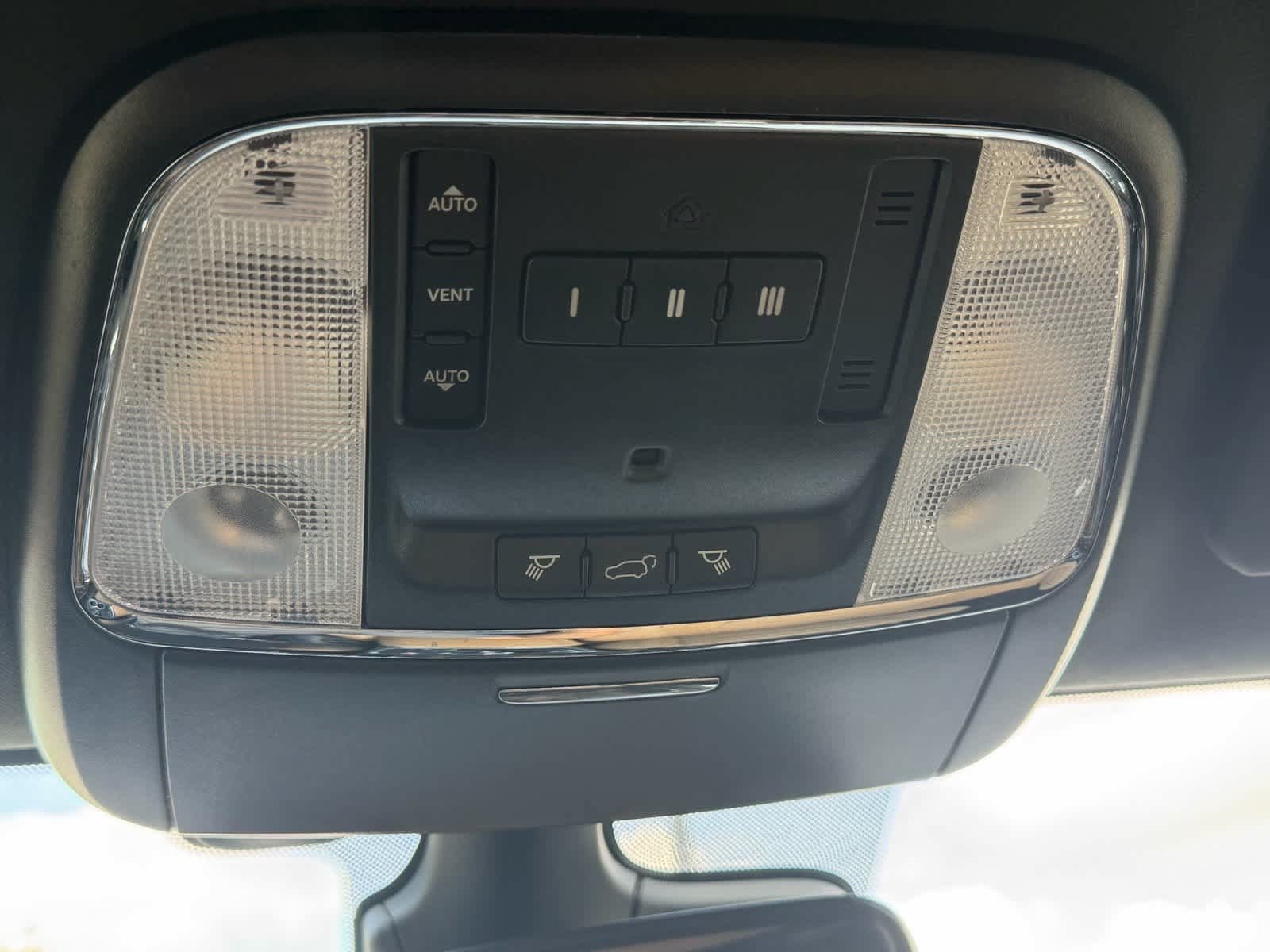 Used 2017 Dodge Durango Citadel w/ Premium Entertainment Group AWD/4WD image 28