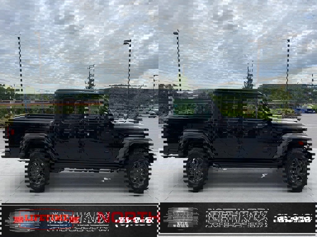 New 2025 Jeep Gladiator Sport image 21