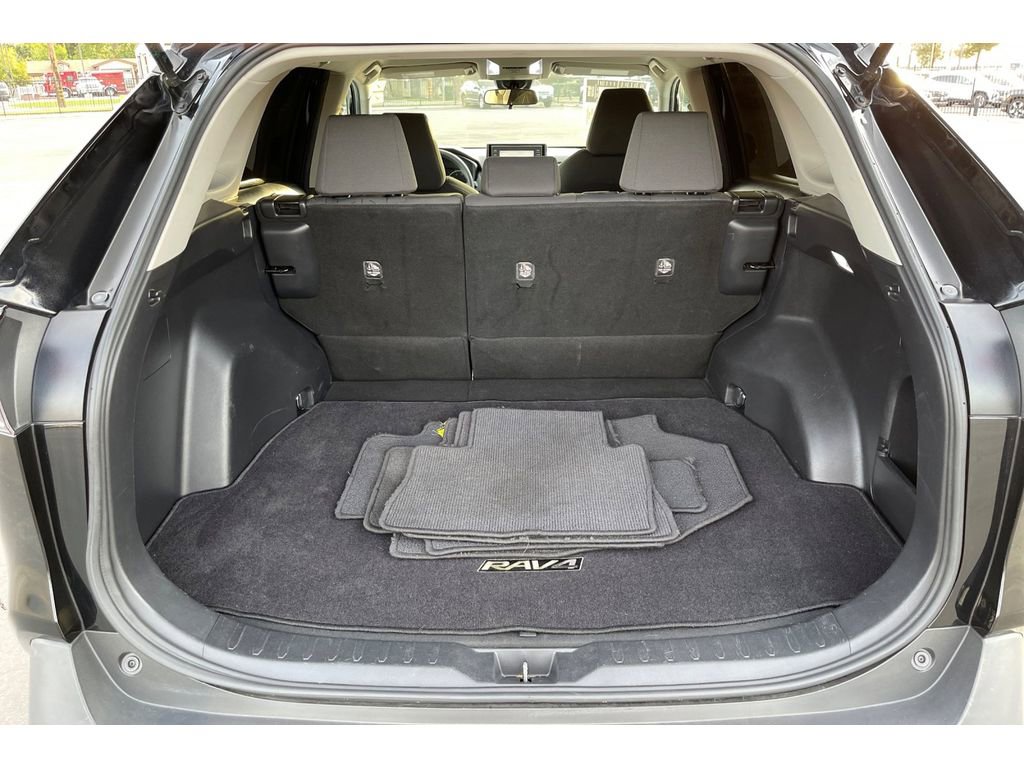 Used 2021 Toyota RAV4 XLE w/ Carpet Mat Package (TMS) image 18