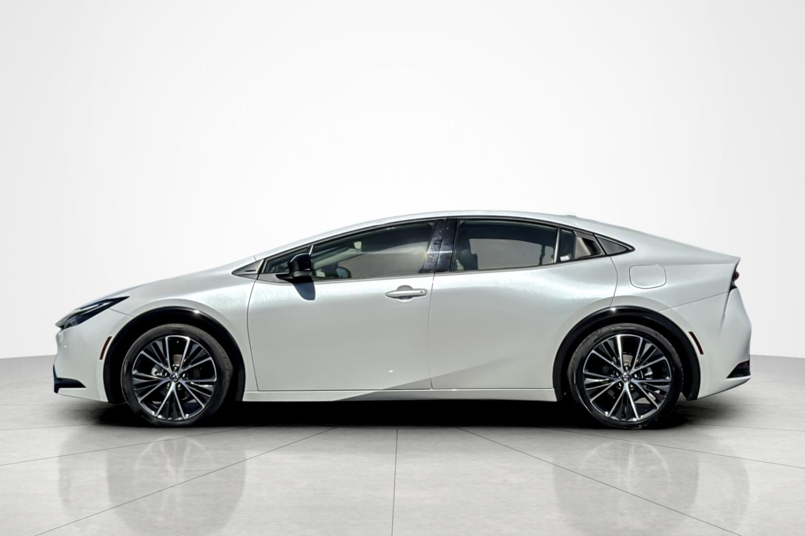 Certified 2025 Toyota Prius XLE FWD image 2