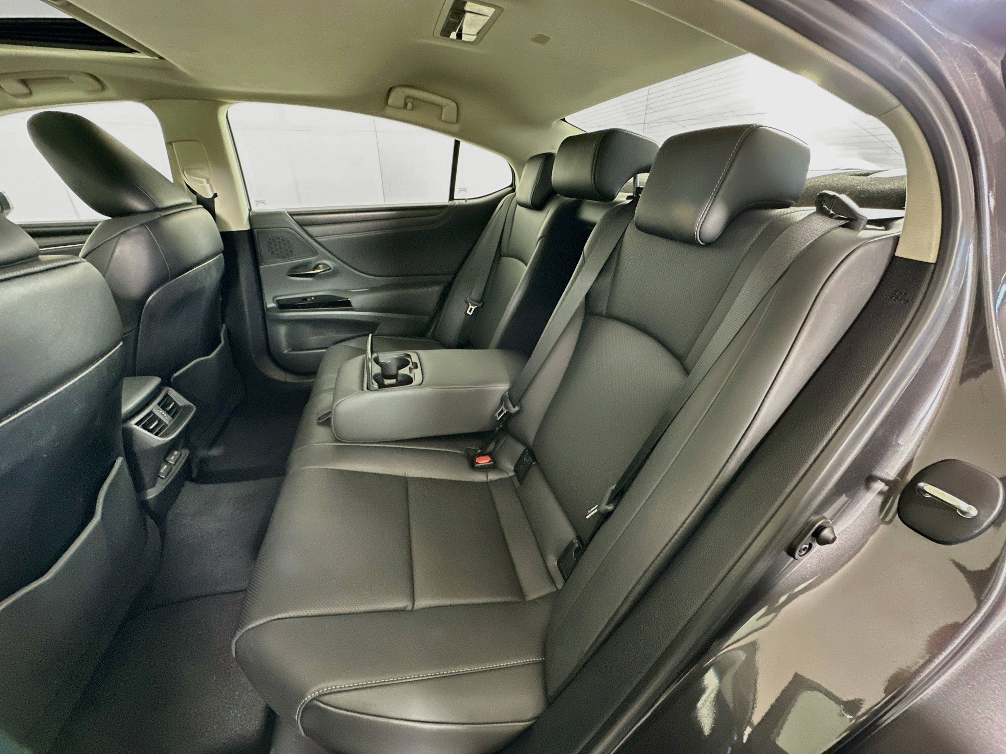 Used 2024 Lexus ES 300h w/ Premium Package FWD image 28