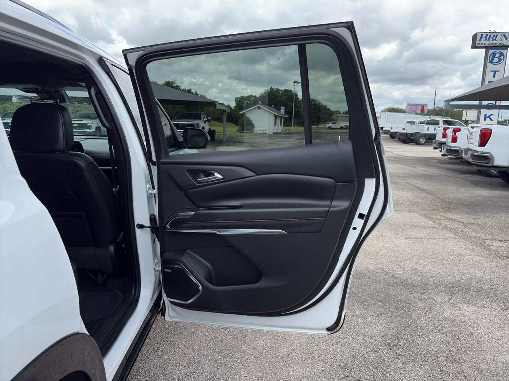 Used 2024 Chevrolet Traverse RS FWD image 17