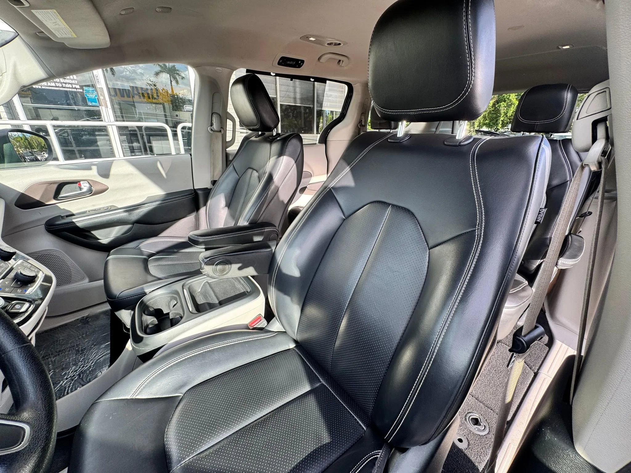 Used 2020 Chrysler Voyager Lxi FWD image 10