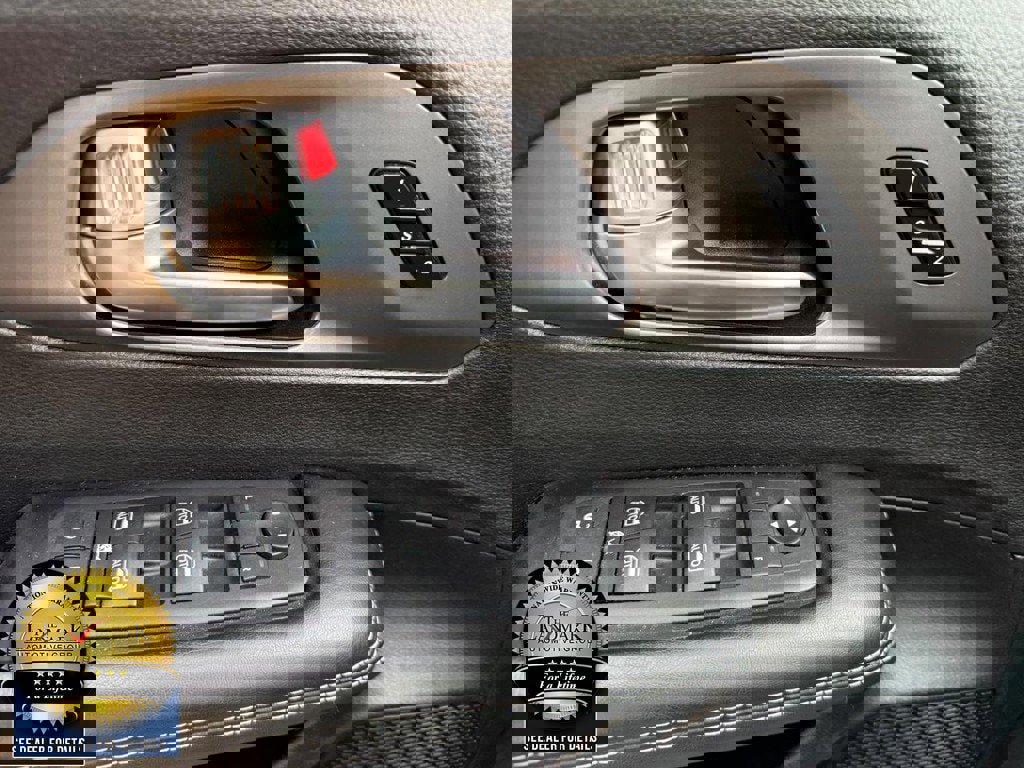 Used 2026 Chrysler Pacifica Select image 7