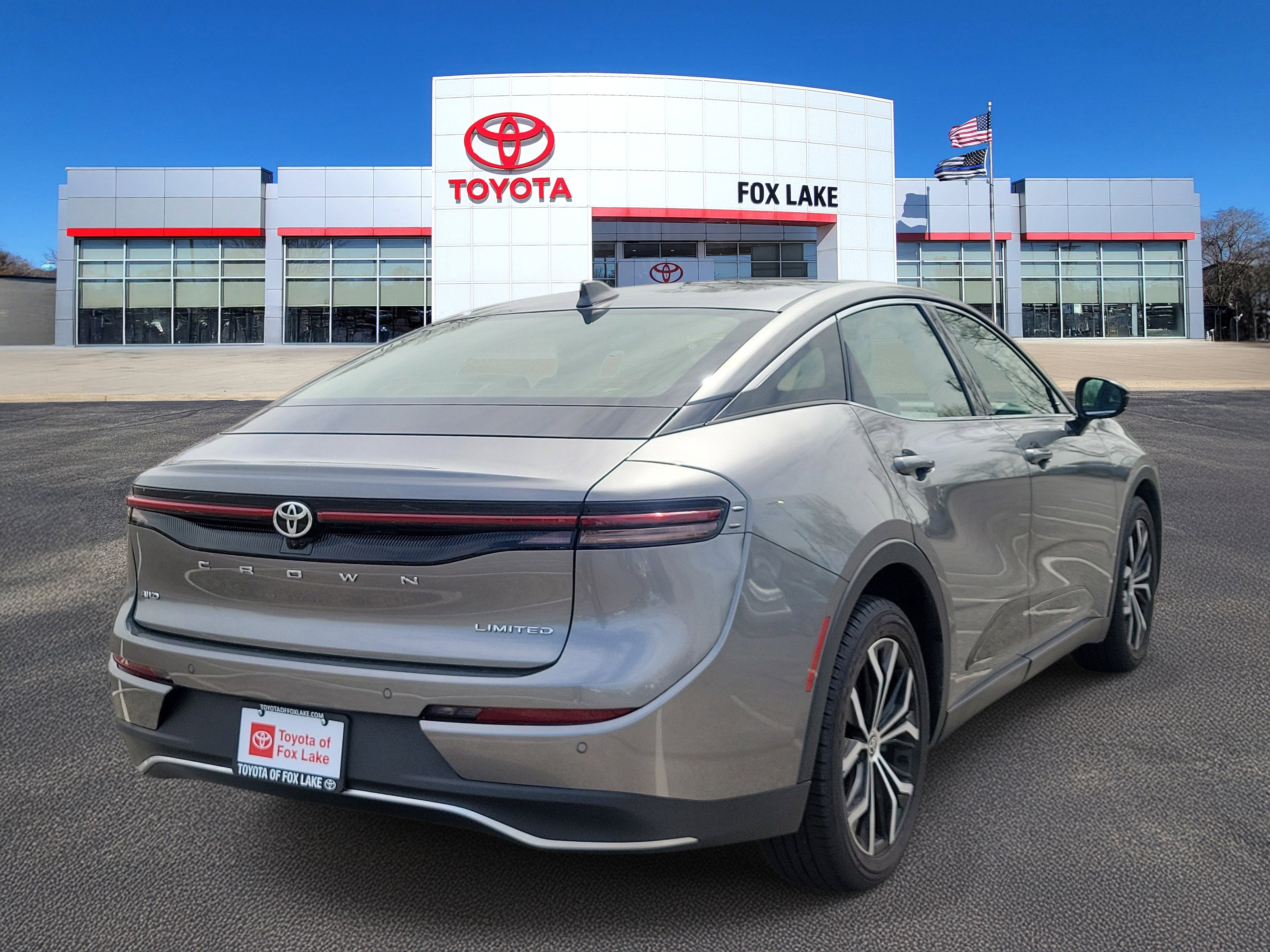 Used 2023 Toyota Crown Limited image 4