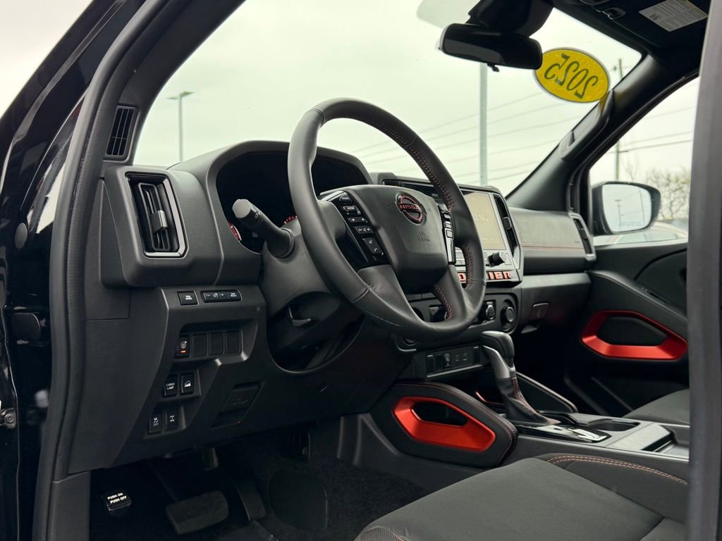 Used 2025 Nissan Frontier PRO-4X image 11