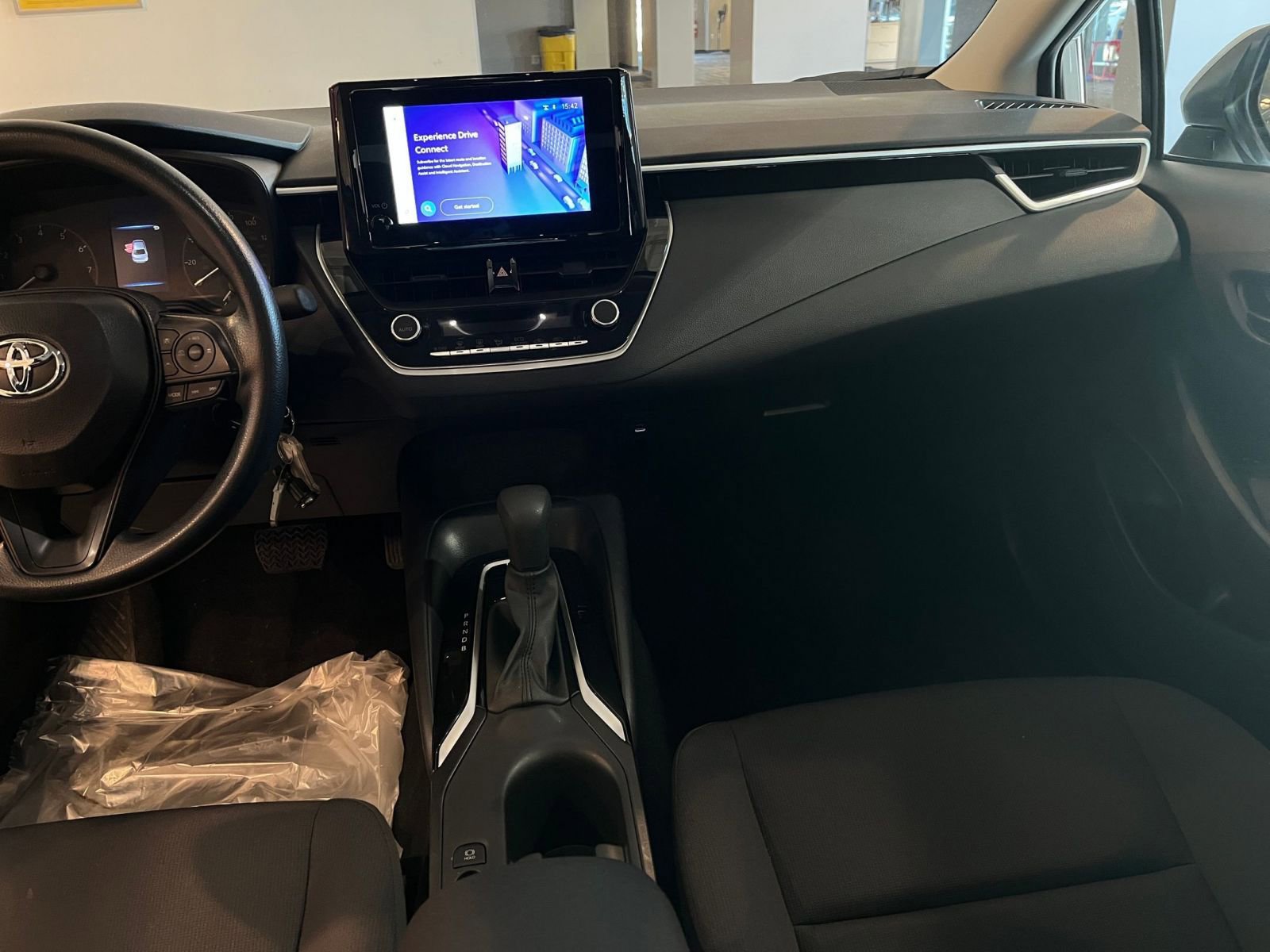 Used 2025 Toyota Corolla LE image 34