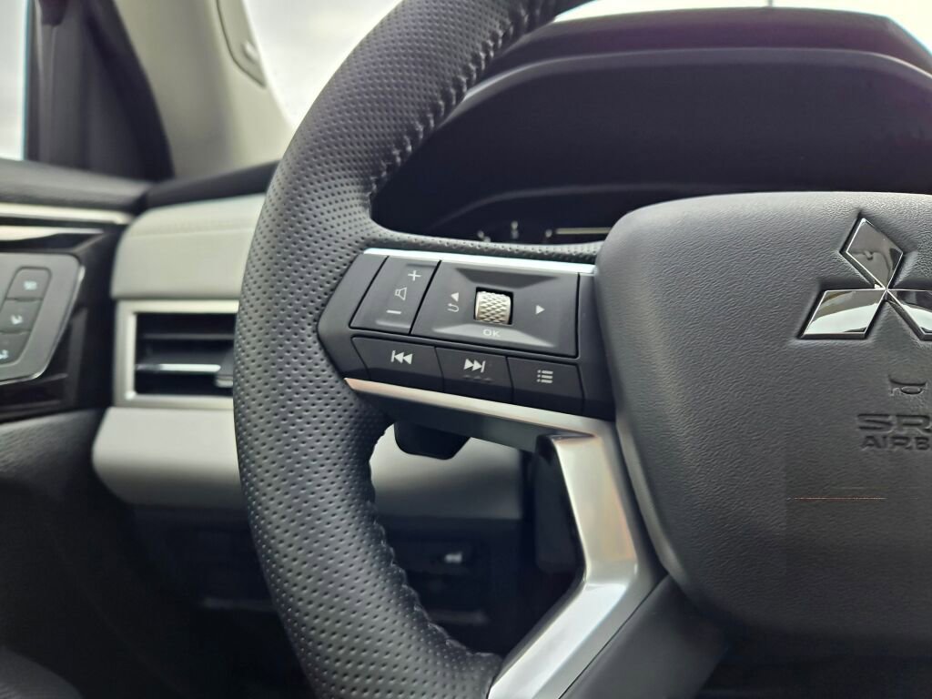 New 2026 Mitsubishi Outlander SEL image 31