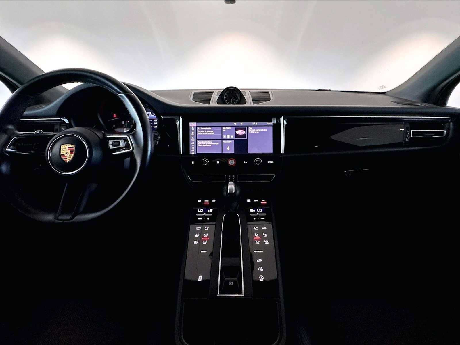 Used 2023 Porsche Macan AWD/4WD image 17