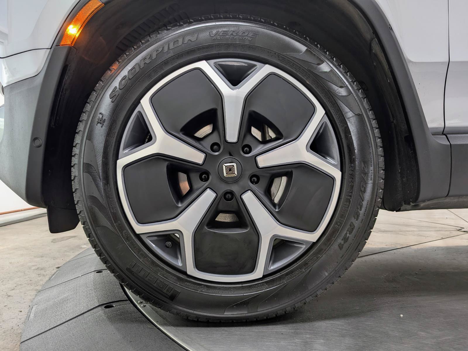 Used 2024 Rivian R1S Adventure AWD/4WD image 14