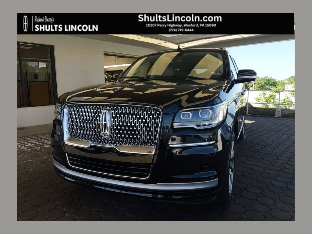 Used 2023 Lincoln Navigator Reserve AWD/4WD image 1